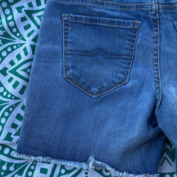 Arizona Jean Co. Distressed Jean Shorts Junior Size 3 - Picture 5 of 7